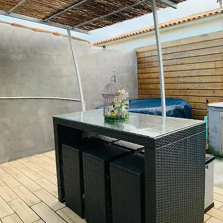 Elerina House Semesterbostad